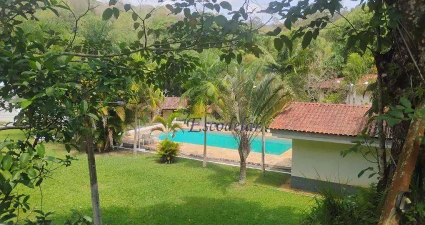 Sitio 40,000 m2 com 4 casas 10 dormitorios