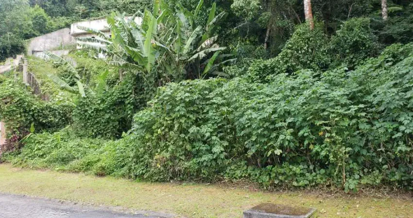 Belíssimo terreno no Condomínio Residencial Cantareira na Serra da Cantareira em Mairiporã.