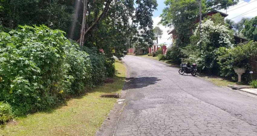 Belíssimo terreno no Condomínio Residencial Cantareira na Serra da Cantareira em Mairiporã.