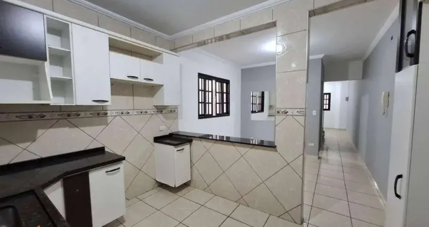 Sobrado para Venda ou Locação no Alto Ipiranga, são 3 dormitórios (1suíte), Garagem para 4 veículos, lavanderia e quintal.