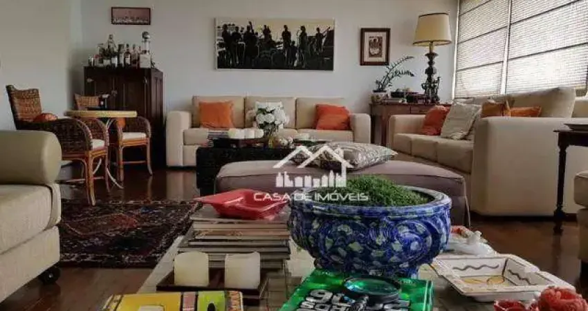 Vende apartamento com 310m² semi mobiliado, com 3 suítes e 3 vagas nos Jardins.