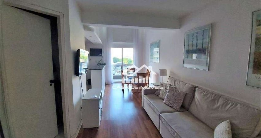 Vende apartamento duplex em Moema.