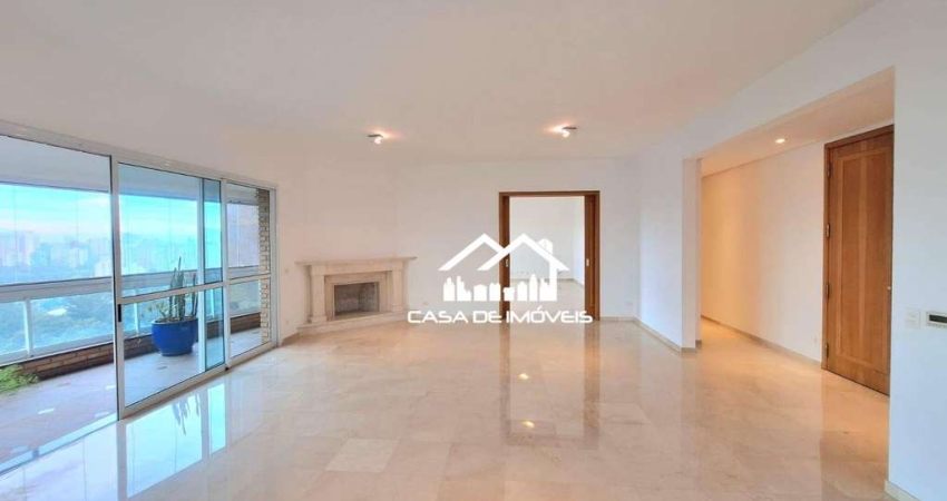 Vende ou aluga apartamento de alto padrão, com 400m², 4 suítes e 6 vagas no Panamby.