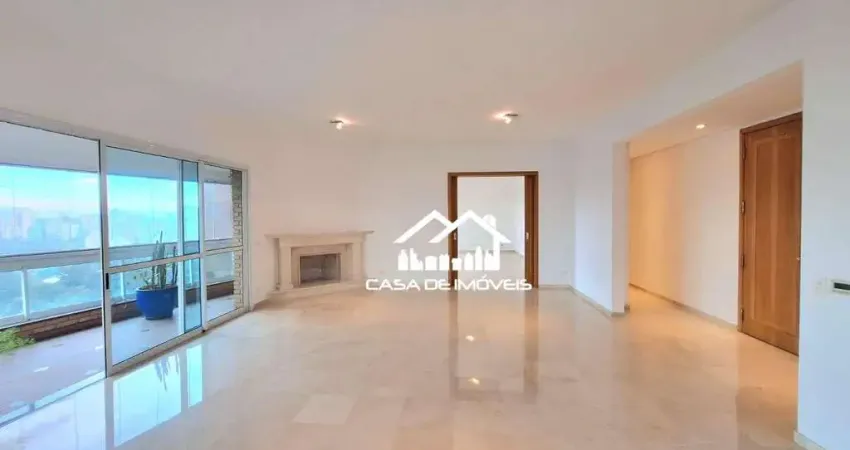 Vende ou aluga apartamento de alto padrão, com 400m², 4 suítes e 6 vagas no Panamby.