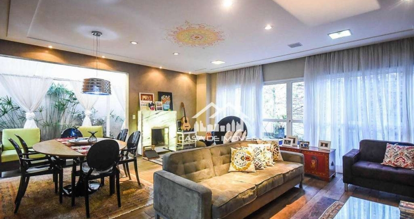 Aluga casa em condomínio,  mobiliada, com 224m², 3 dormitórios, piscina e espaço gourmet, em Moema