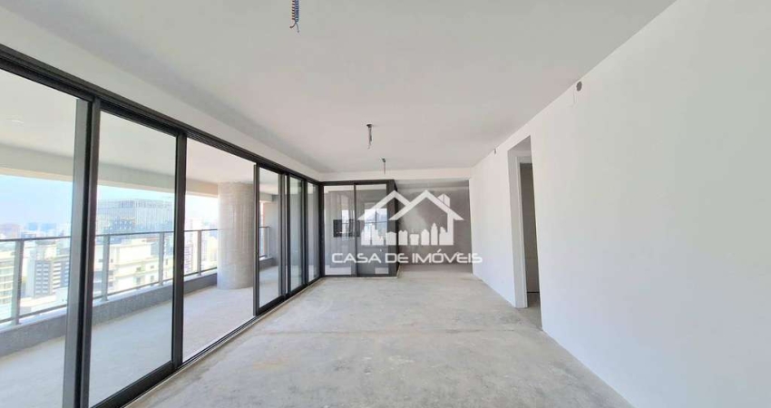 Vende apartamento com 206m², 3 suítes, 4 vagas, varanda gourmet e lazer no Campo Belo.
