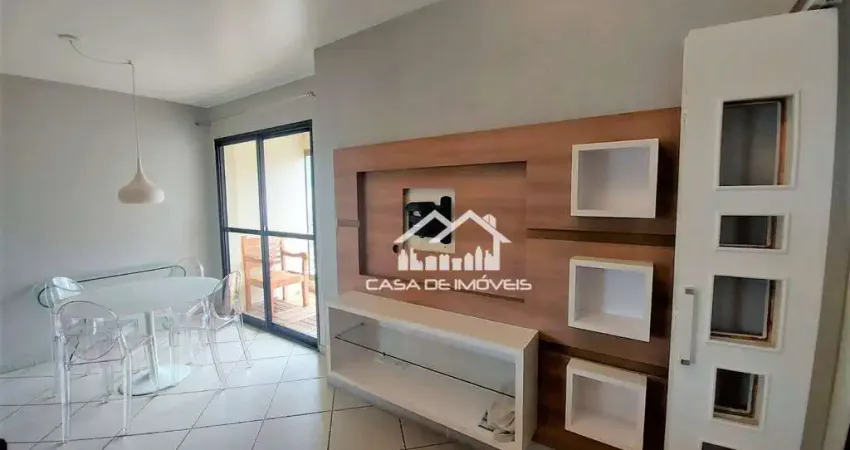 Vende apartamento com 65m², 2 dormitórios, 2 vagas, depósito e lazer, em Moema.