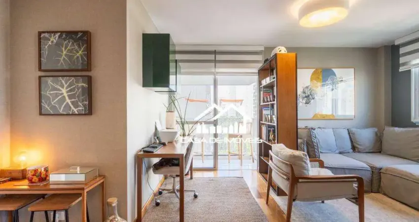 Vende apartamento recém reformado, com 85m², lazer e 1 vaga no Brooklin.