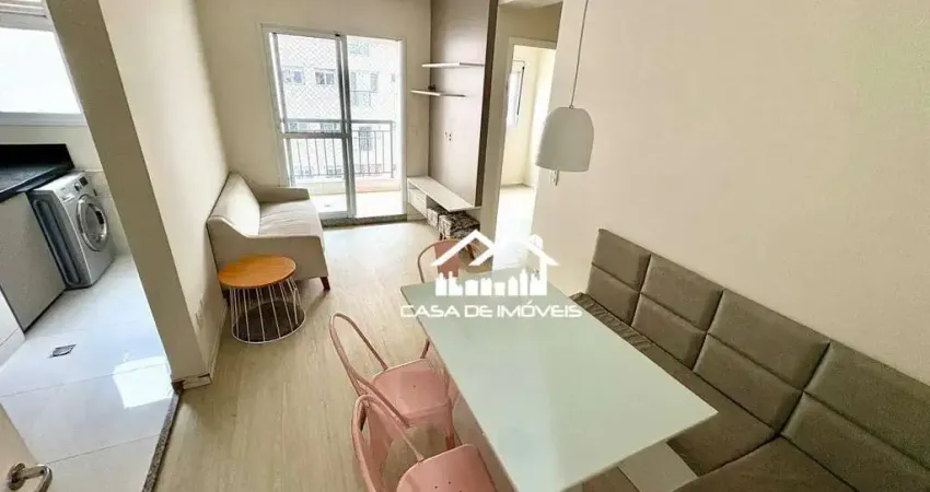 Vende apartamento de 47m², com 2 dormitórios, varanda, 1 vaga e lazer completo, no Morumbi.