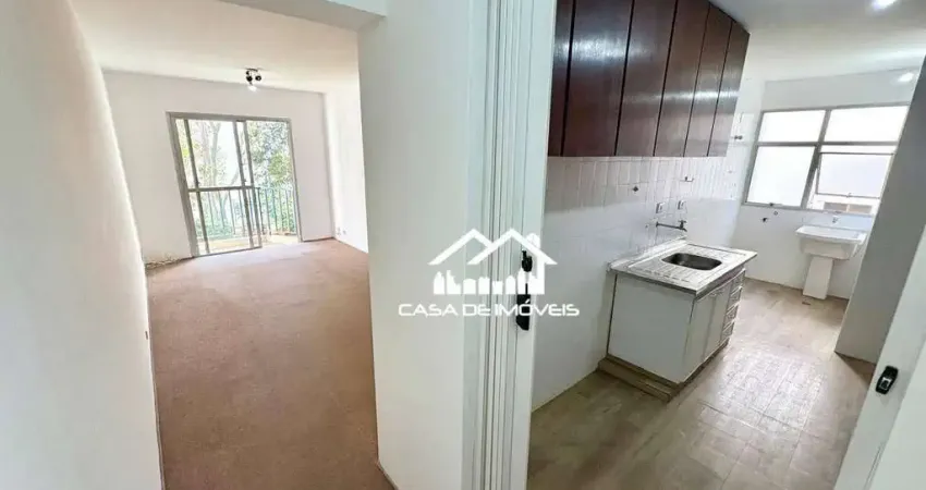 Vende apartamento de 70m², com 2 dormitórios, sendo 1 suíte, 2 vagas e varanda, na Vila Andrade