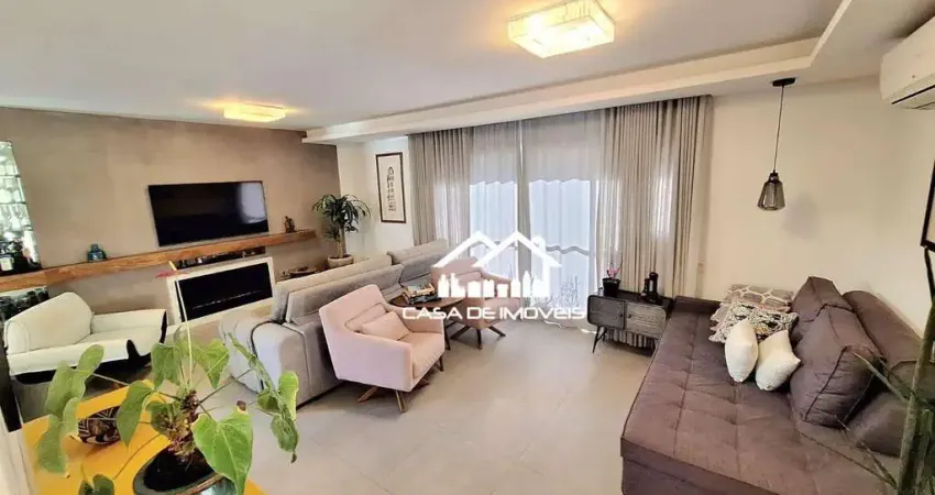 Vende apartamento reformado com mais de 168m², 4 dormitórios, 3 suítes, 3 vagas, em Moema.