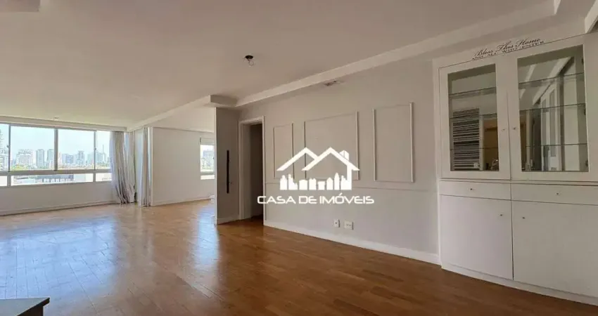 Vende apartamento com 151m², 3 dormitórios, 2 suítes e 3 vagas no Panamby.