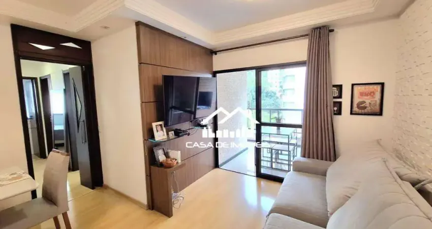 Vende apartamento com 80m², 3 dormitórios, 1 suíte, varanda gourmet e 2 vagas com lazer, na Vila Andrade