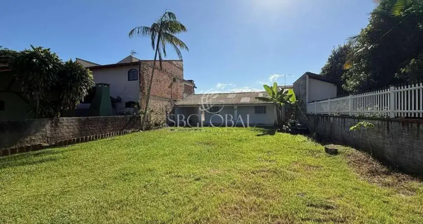 Casa de madeira com amplo espaço de terreno á 450 metros da praia em itapoá-sc