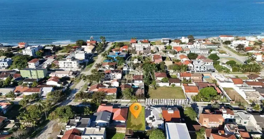 Terreno limpo pronto para construir á 270 metros da praia no balneário cambiju em itapoá-sc