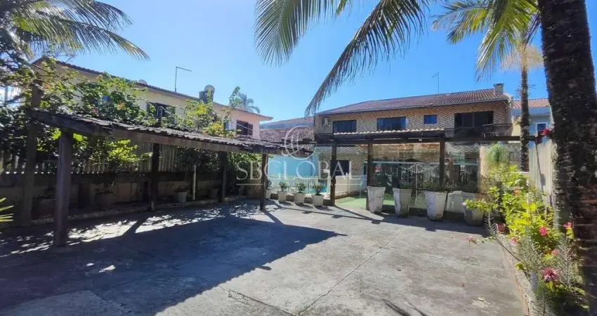 Sobrado perto do mar com 04 suítes no balneário cambiju em itapoá/sc!