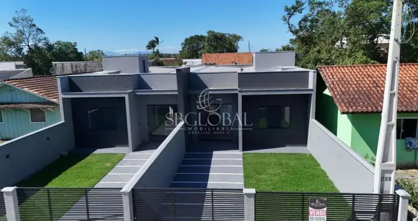 Casa nova com 03 dormitórios (01 suíte) localizada no balneário rainha do mar em itapoá/sc