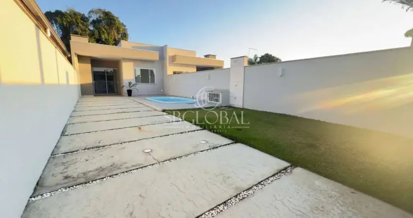 Casa com piscina e 03 quartos localizada na barra do saí – itapoá/sc