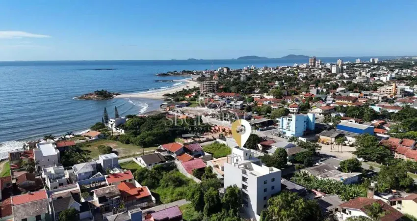 Apartamento no 3° andar do residencial terceira pedra a 170 metros da praia em itapoá/sc