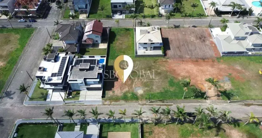 Terreno com 362,50 m² (14,5x25) na quadra do mar no condomínio south beach i em itapoá/sc