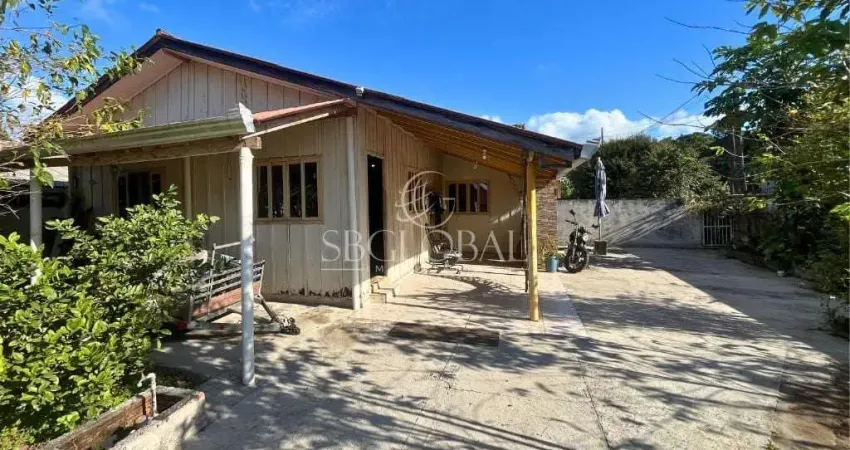 Terreno com duas casas a 500 metros do mar no pontal do norte, itapoá