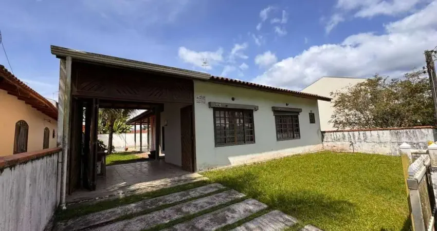 Casa a 170 metros do mar com 3 quartos, com piscina no Balneário Itapema do Saí em Itapoá/SC