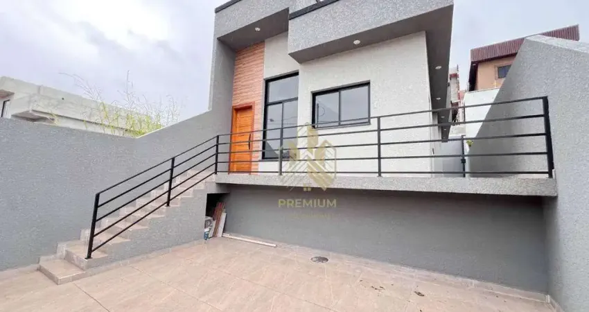 Casa térrea com 03 Dormitórios sendo uma suíte, piscina e duas vagas
