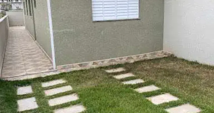 Casa com 2 dormitórios à venda, 60 m² por R$ 320.000,00 - Vila Santa Helena - Atibaia/SP