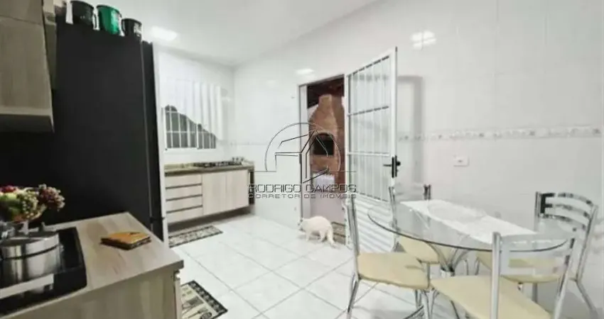 Maravilhoso Sobrado à Venda no Boqueirão, Praia Grande - 3 Quartos e Piscina