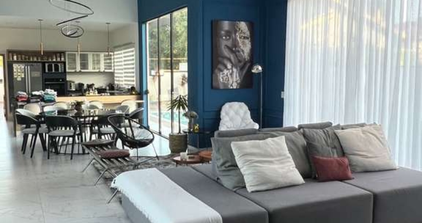 CASA COM 1000 M² DE TERRENO COM 3 SUÍTES NO CONDOMÍNIO TERRA CAXAMBU EM JUNDIAÍ - SP