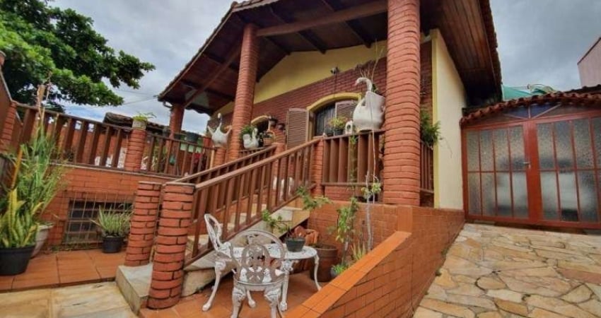 CASA DE 205M² DE ÁREA CONSTRUÍDA COM 3 DORMITÓRIOS, SENDO 1 SUÍTE NA VILA NOVA ESPÉRIA - JUNDIAÍ SP  ***ACEITA PERMUTA POR IMÓVEL DE MENOR VALOR***