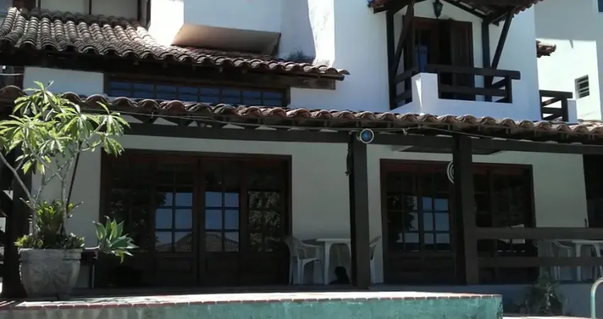 TRIPLEX COLONIAL  COM 5 QUARTOS SENDO 4 SUÍTES VAGA PARA + DE 5 CARRO NA GARAGENS