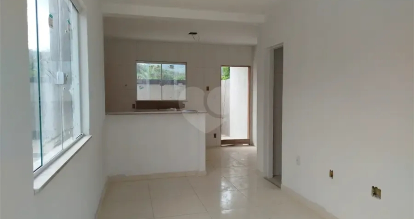 Casa de Vila à venda com 2 quartos em Jardim Atlântico Oeste (itaipuaçu), Maricá - RJ
