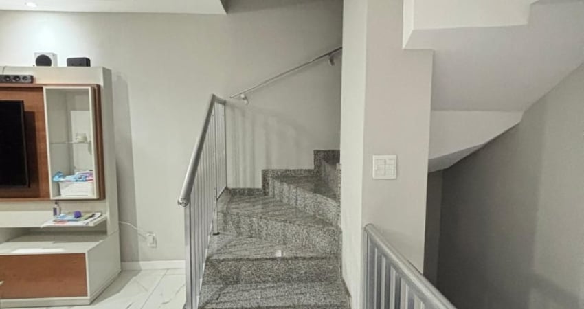 Linda casa reformada e em ótimo estado triplex de 3 quartos e terraço gourmet na Vila da Penha