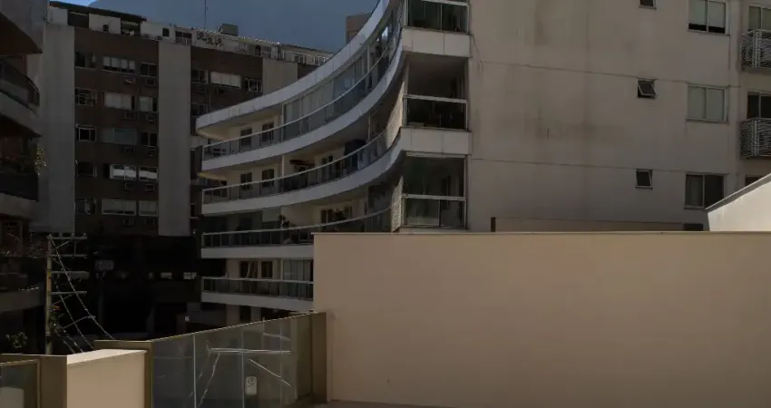 COBERTURA DUPLEX  NA LAGOA 265 M²  VISTA CRISTO REDENTOR COM 4 SUÍTES PRONTA PARA MORAR COM MOBÍLIA. 2 VAGAS E BOX PRIVATIVO.