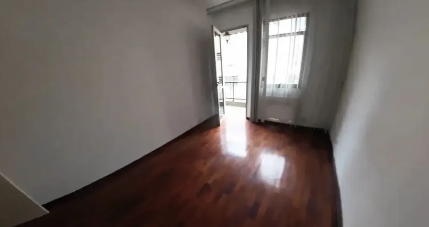 Apartamento na tijuca, sala quarto com dependência revertida junto metrô saens pena