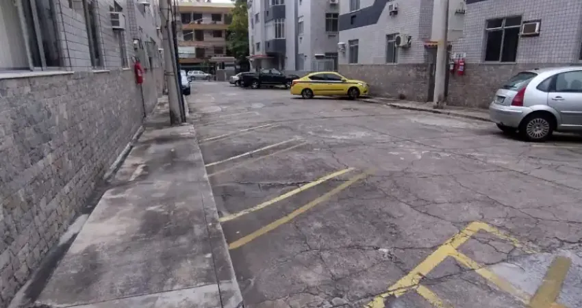 Excelente apartamento de 2 quartos com dependência e vaga reformado no grajaú