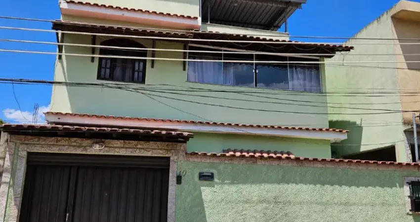 Linda casa de 3 quartos na Vila Kenedy perto da Avenida Brasil