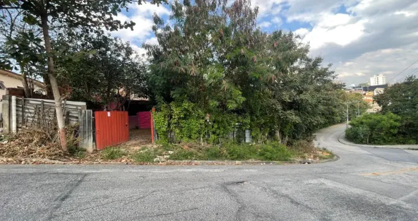 Casa 2 cômodos com quintal grande para alugar Bairro Cidade Jardim Sorocaba SP