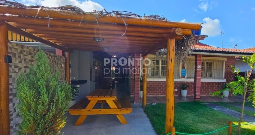 Excelente casa em condomínio localizada em Porto de Galinhas, a aproximadamente 200 metros da praia, com 74,75m² de área útil e 160m²
