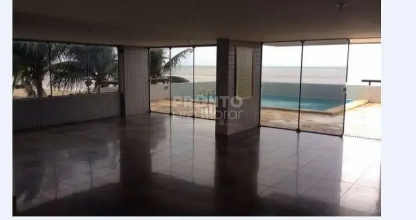 Excelente apartamento tríplex localizado na beira mar de candeias, com 363,51m² de área útil.