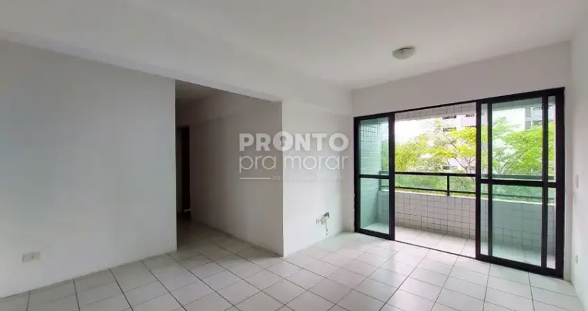 Apartamento com excelente localização em casa forte, possui 80,20m² de área construída.