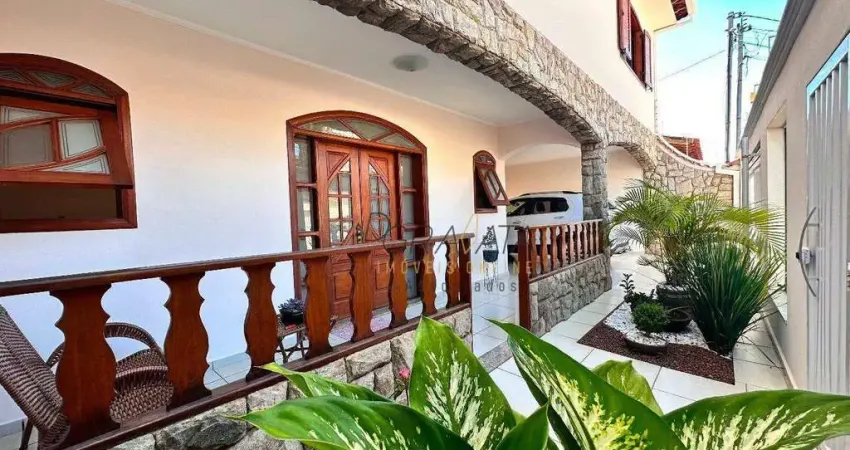 Casa com 4 dormitórios à venda, 300 m² por R$ 1.100.000,00 - Campos Elíseos - Varginha/MG