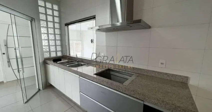 Casa com 3 dormitórios à venda, 133 m² por R$ 530.000,00 - Santana - Varginha/MG