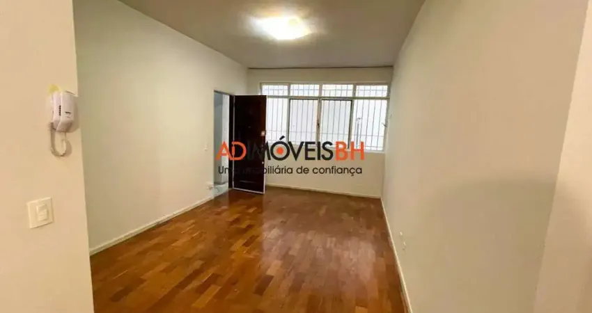 Apartamento com área de 129m², 03 quartos, 01 suíte, 01 vaga de garagem, prédio com elevador, na Avenida Prudente de Morais