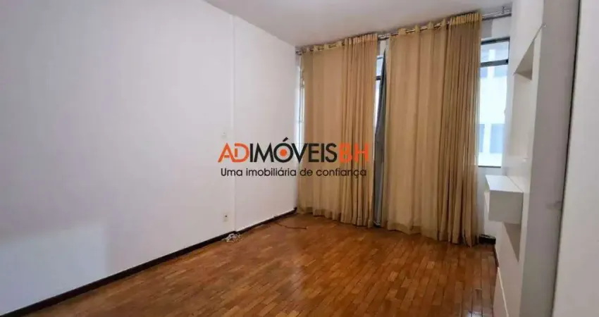 Apartamento com área aprox. de 98m², 03 quartos, em excelente localização.