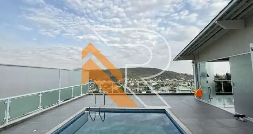 À venda casa com 352 m² de área útil em condomínio em Piratininga, Região Oceânica de Niterói - RJ.