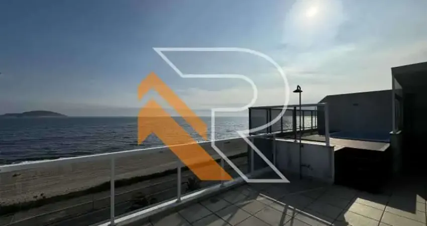 À venda cobertura linear com 03 suítes, na praia de Piratininga, Região Oceânica de Niterói - RJ.