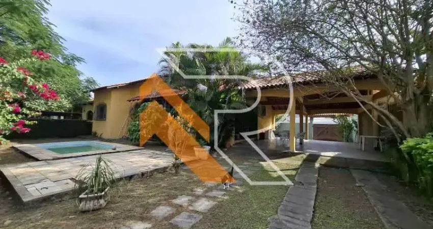 Casa com 3 quartos para alugar na Rua Maria Tanure Amora, Itaipu, Niterói