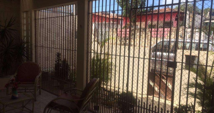 Casa com 3 quartos à venda na Rua Valdir Targino, Candelária, Natal